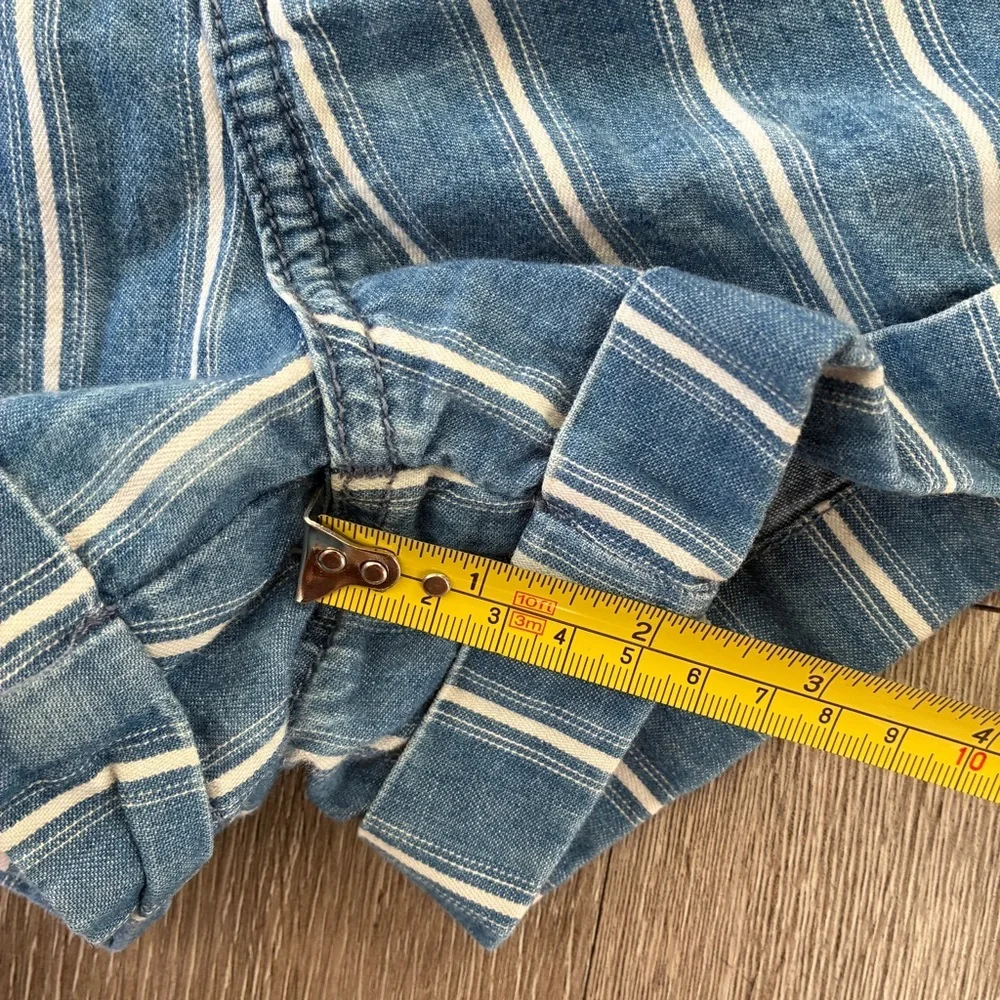 American Eagle pinstripe pleated chambray shorts Classic Americana casual size 4